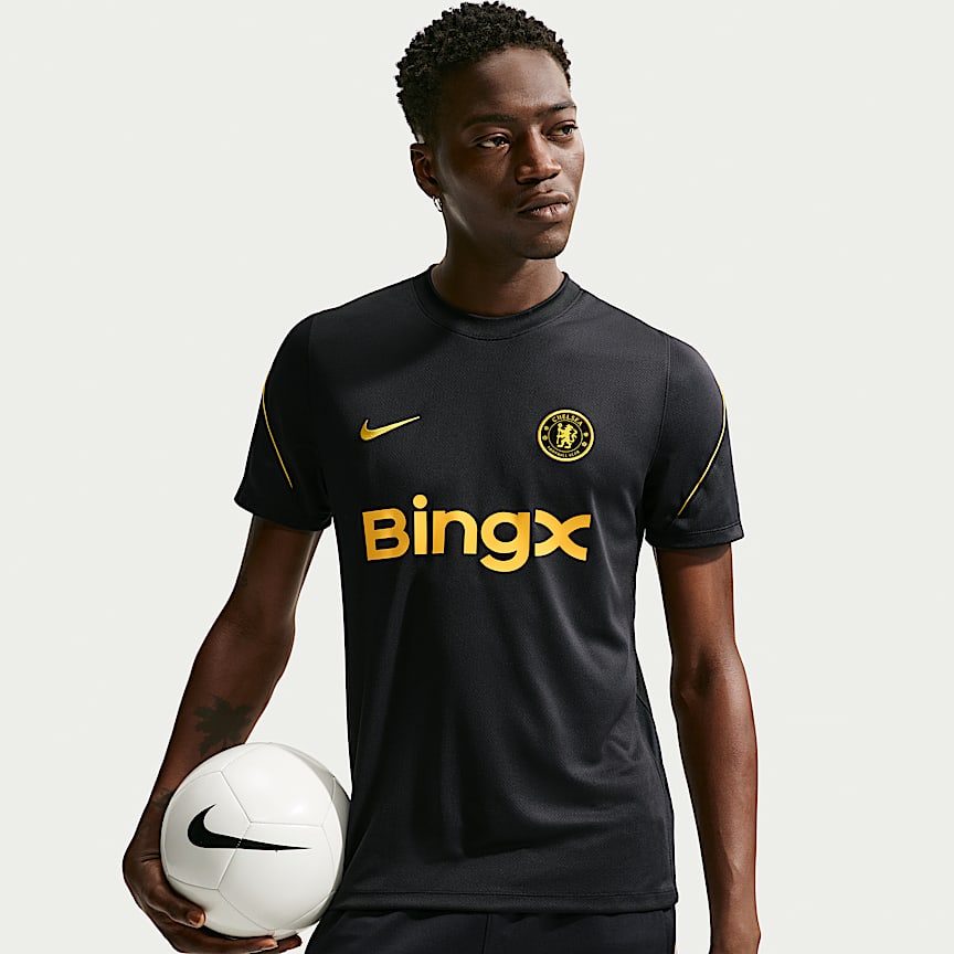 Chelsea FC Primary Nike Dri-FIT Erkek Futbol Tişörtü. Nike TR
